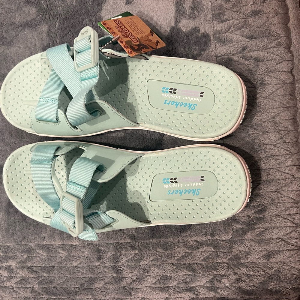 Women’s aqua sketchers